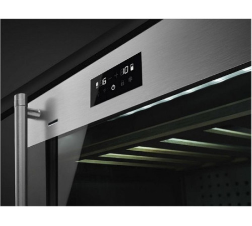 Встраиваемый винный шкаф SMEG CVI338RX3