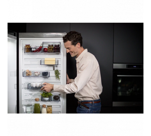 Встраиваемый холодильник AEG SCR 81864 TC