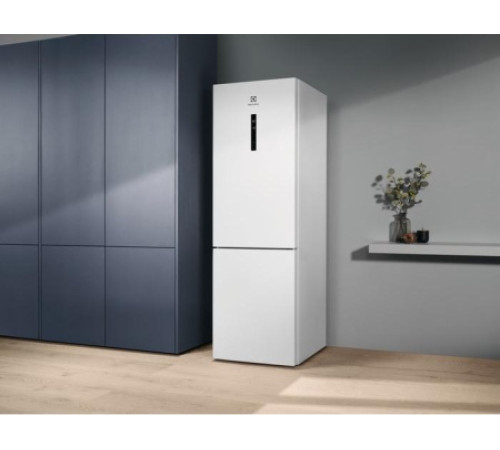 Холодильник ELECTROLUX LNC7ME32W2