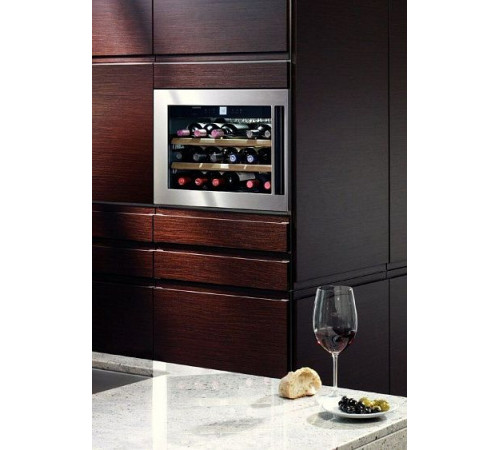 Винный шкаф LIEBHERR WKEes 553